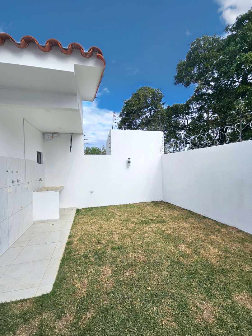 Casa en VentaAv. Pirai y Radial 17.5 8vo anillo  3 dormitorios 2 baños 2 parqueos Foto 3