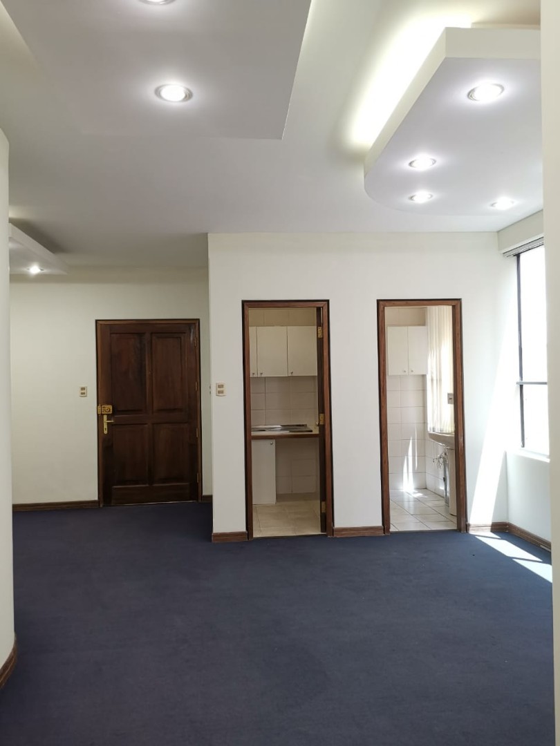 Oficina en San Jorge en La Paz 5 dormitorios 1 baños  Foto 5