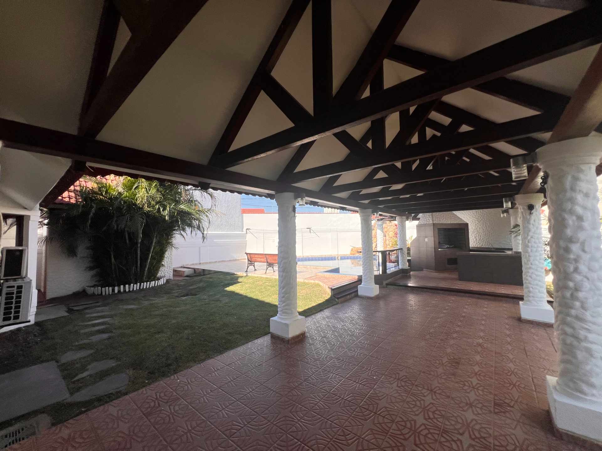 Casa en Entre 6to y 7mo anillo Norte en Santa Cruz de la Sierra 4 dormitorios 4 baños 2 parqueos Foto 8