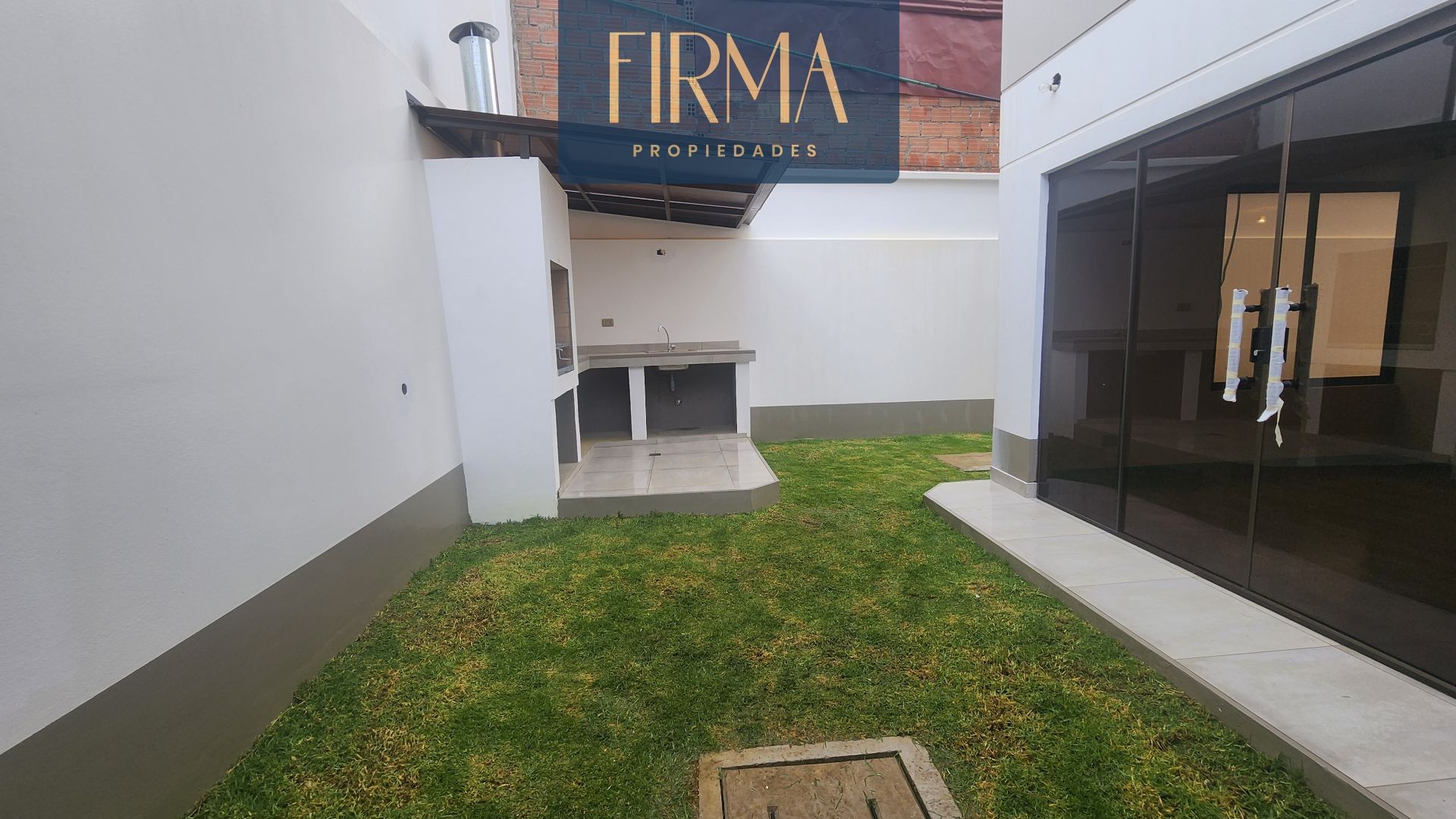 Casa en VentaCASA A ESTRENAR EN VENTA, ACHUMANI 4 dormitorios 5 baños 2 parqueos Foto 3