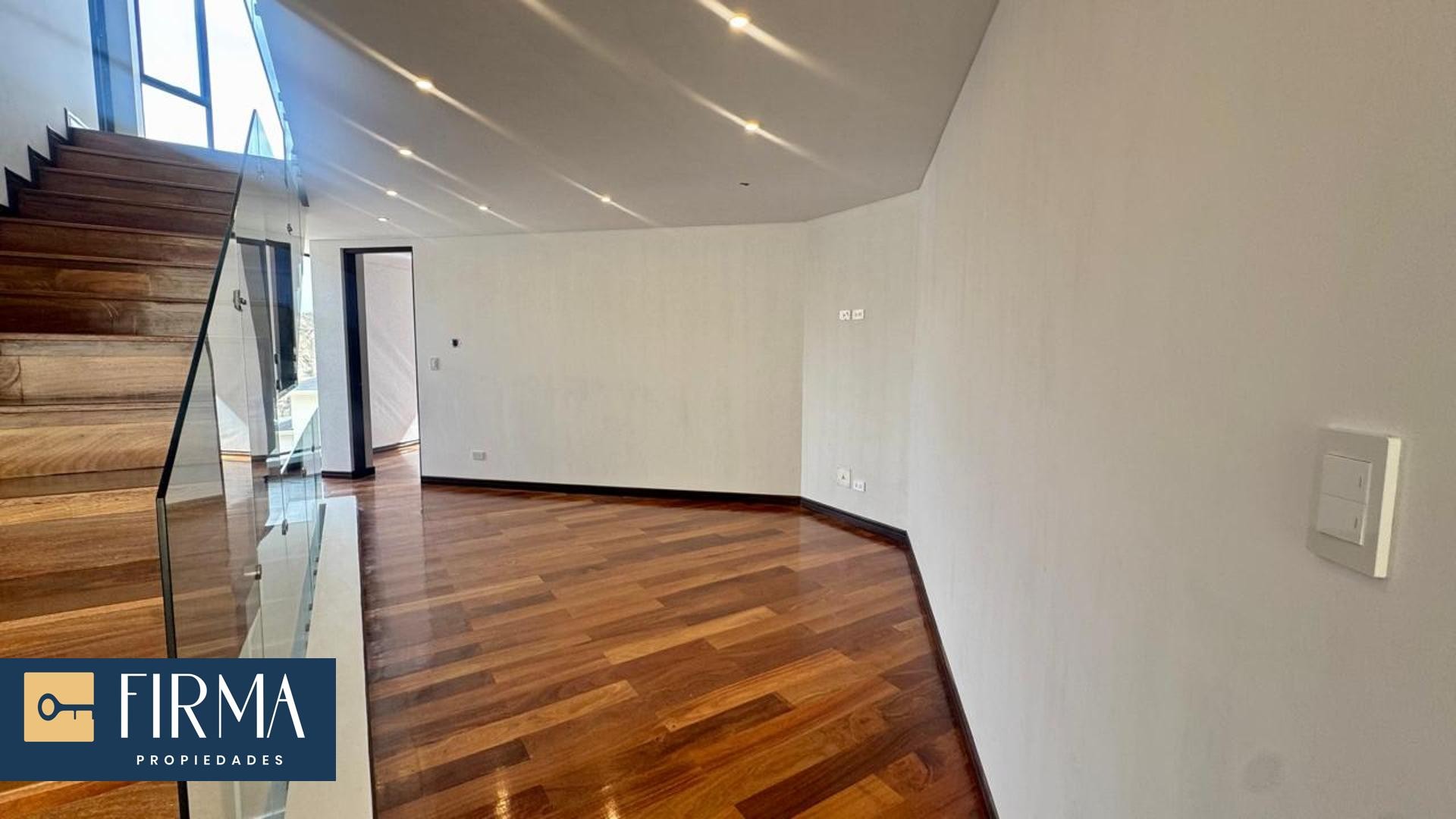 Casa en Achumani en La Paz 4 dormitorios 6 baños 2 parqueos Foto 8