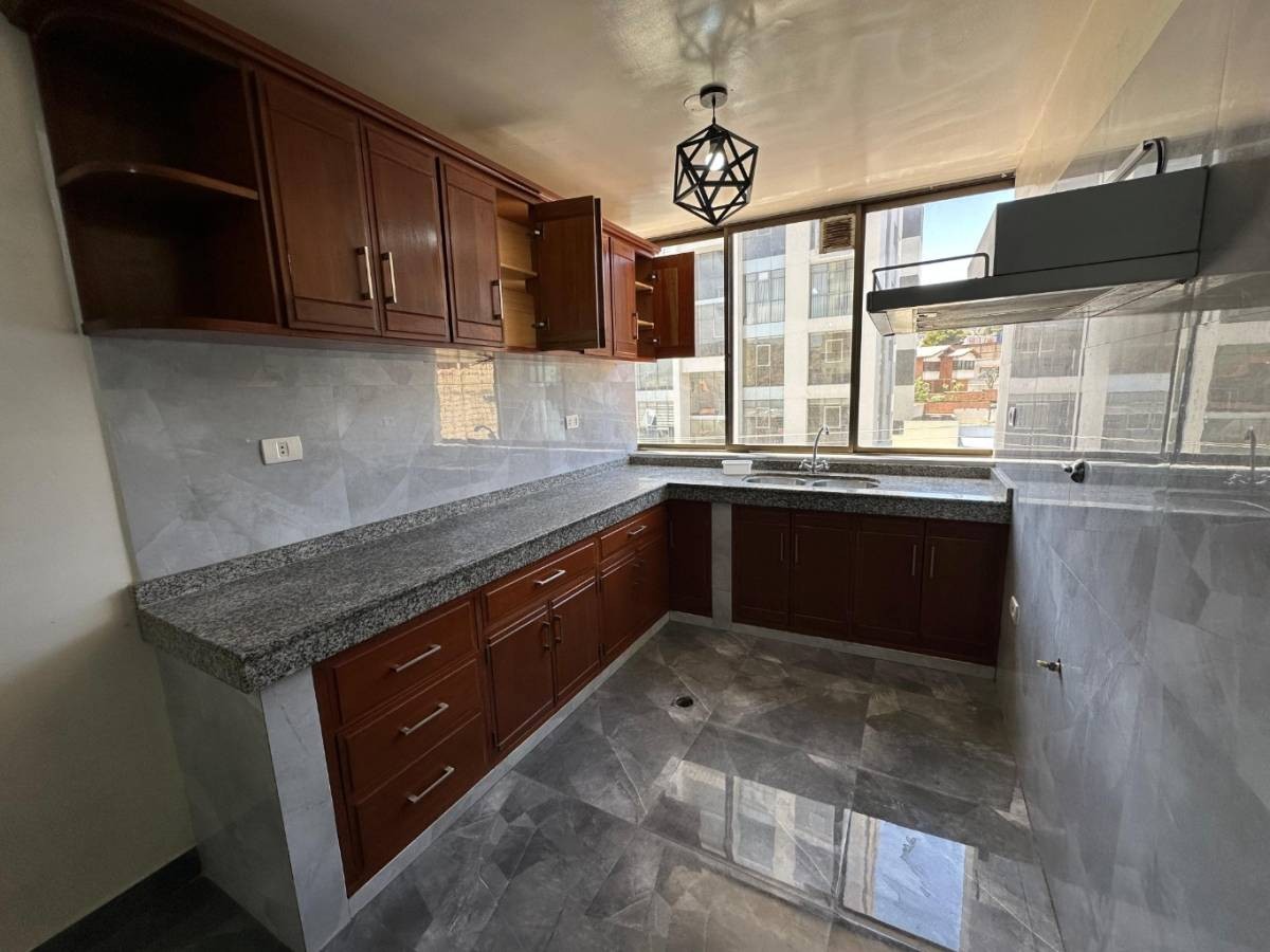 Departamento en Venta
EN VENTA – DEPARTAMENTO DE 3 DORMITORIOS EN AV. BALLIVIÁN Y CALLE 25 3 dormitorios 3 baños 1 parqueos Foto 5