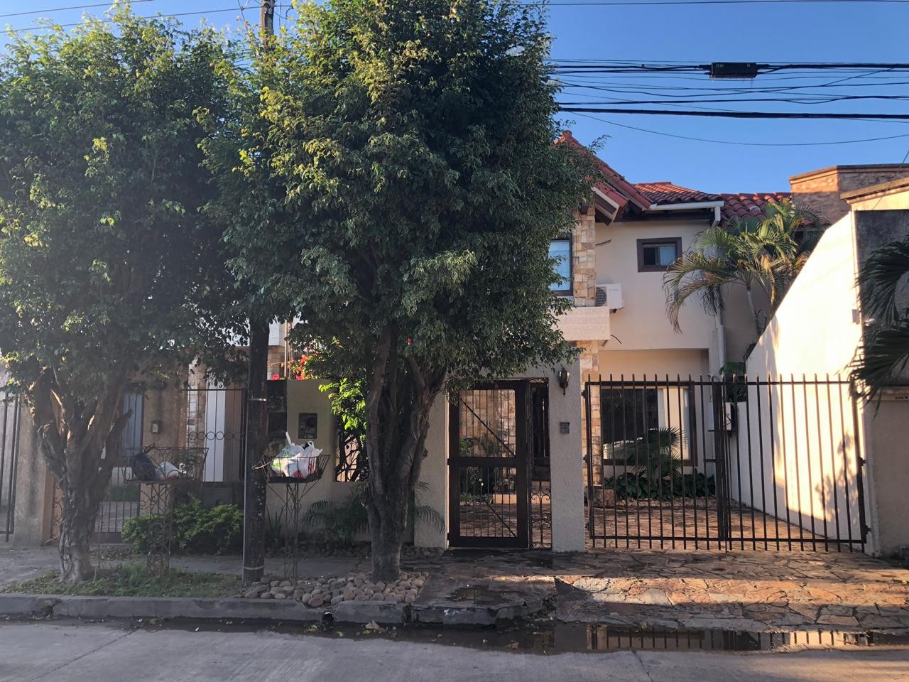 Casa en Entre 4to y 5to anillo Norte en Santa Cruz de la Sierra 3 dormitorios 3 baños 2 parqueos Foto 5