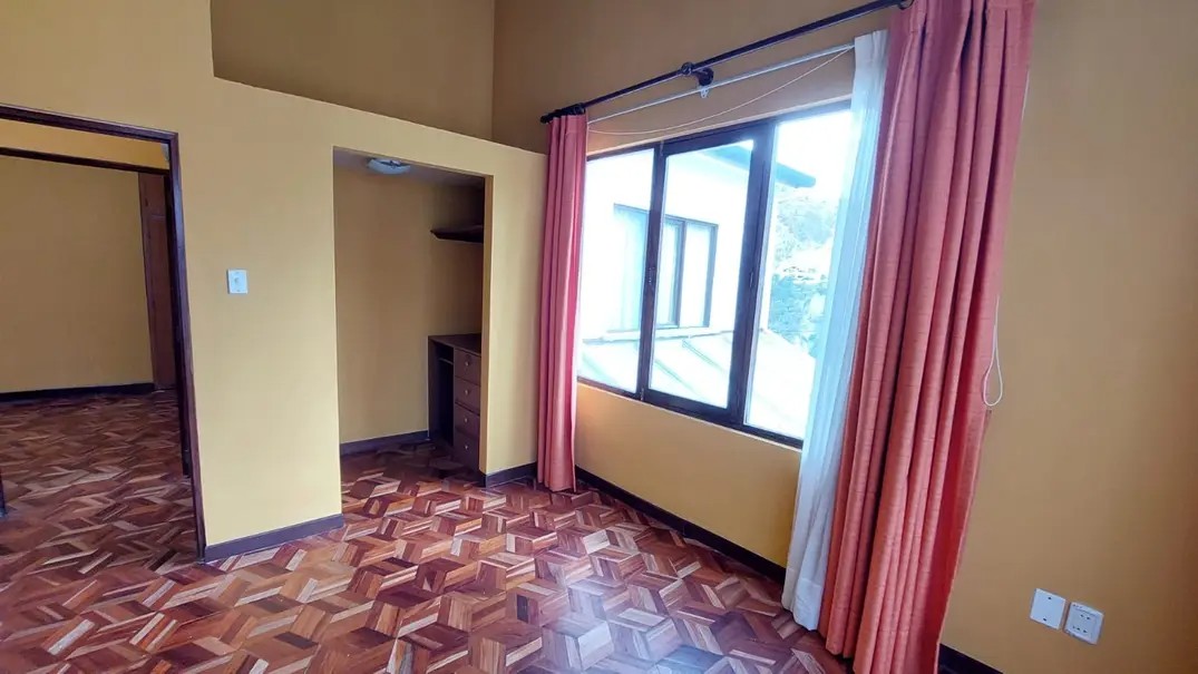 Casa en Seguencoma en La Paz 4 dormitorios 3 baños  Foto 8