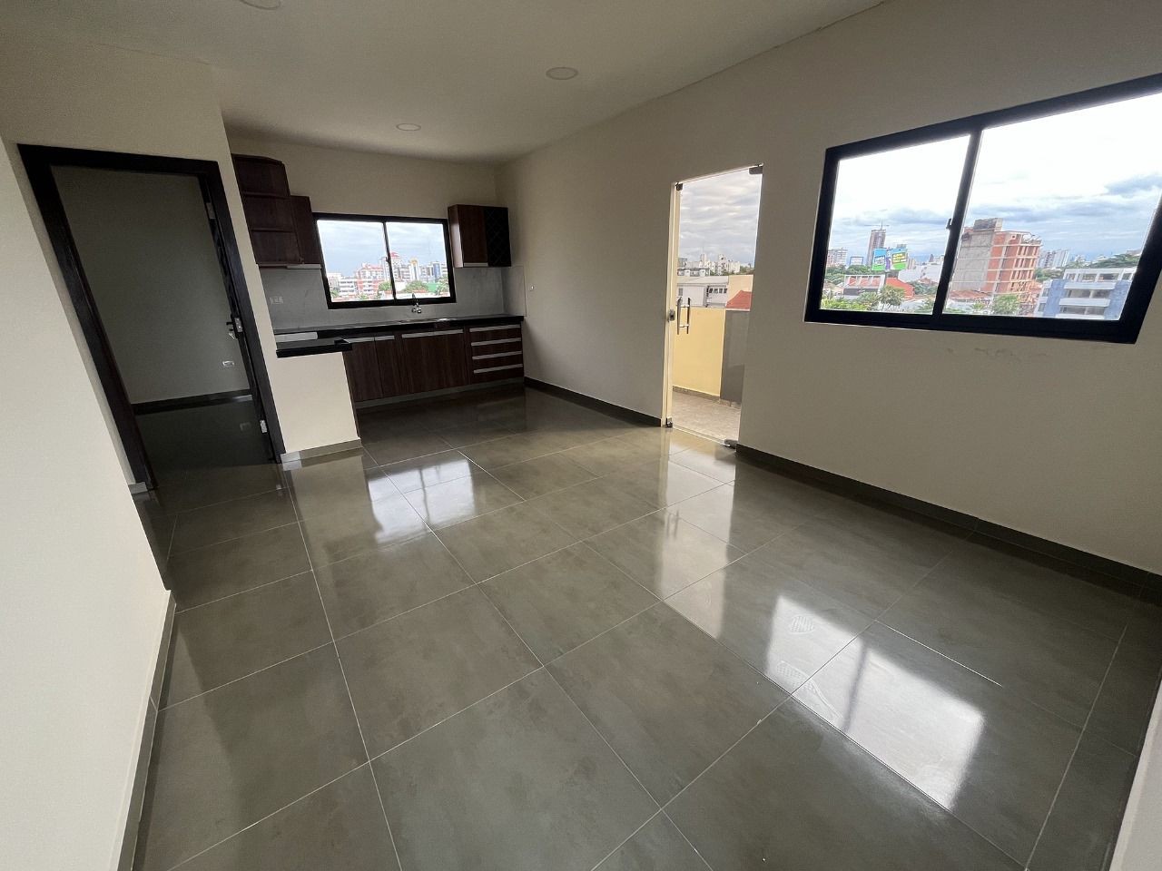 Edificio A 50 m. de la Av. Banzer (Tipo de cambio 7) Foto 4