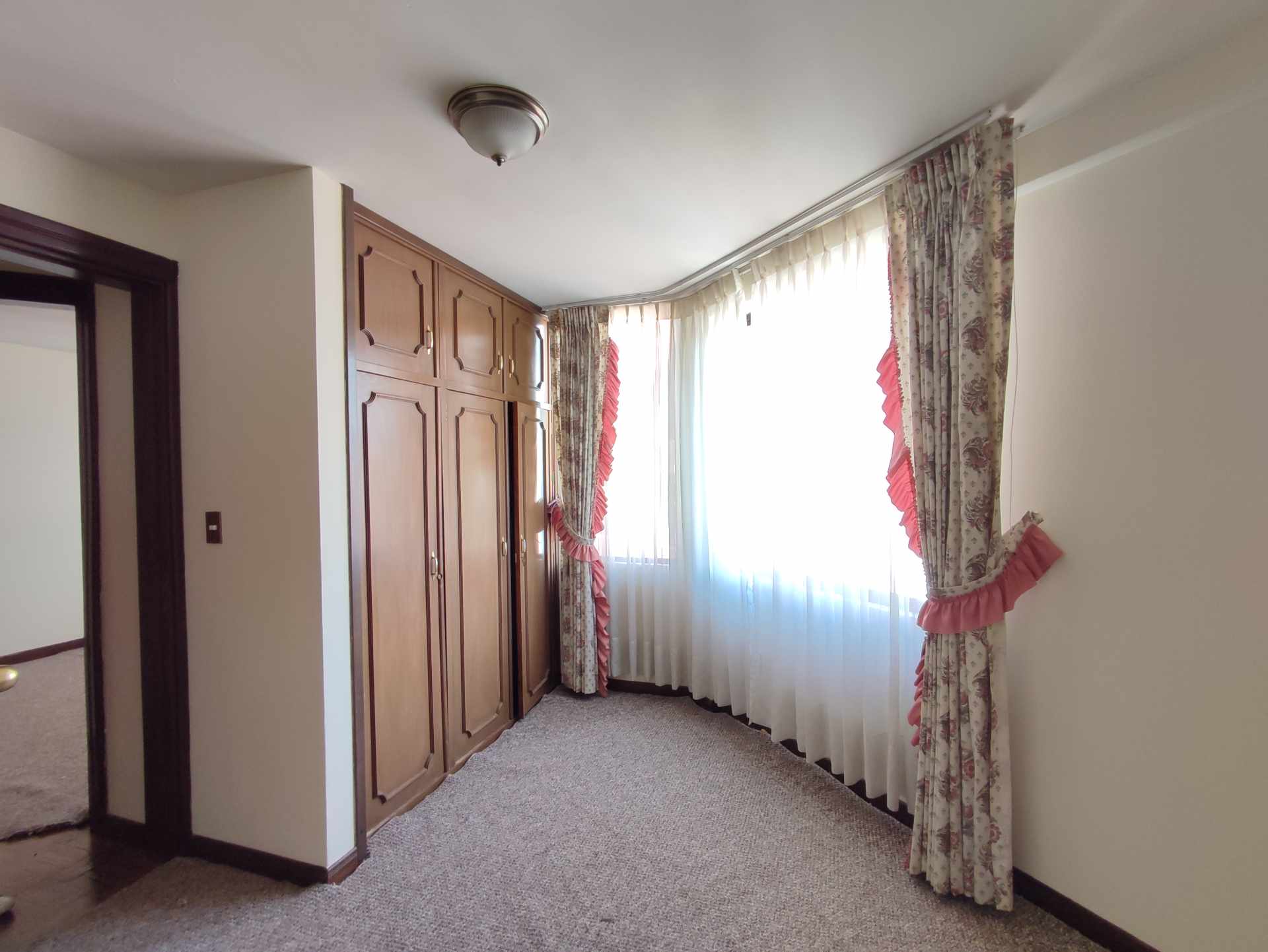 Departamento en AlquilerCALLE 26 - LOS PINOS 4 dormitorios 3 baños 1 parqueos Foto 7