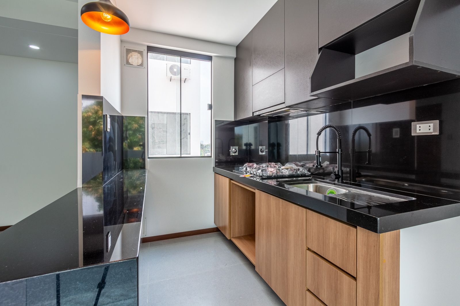 Departamento en Entre 2do y 3er anillo Norte en Santa Cruz de la Sierra 1 dormitorios 2 baños  Foto 7