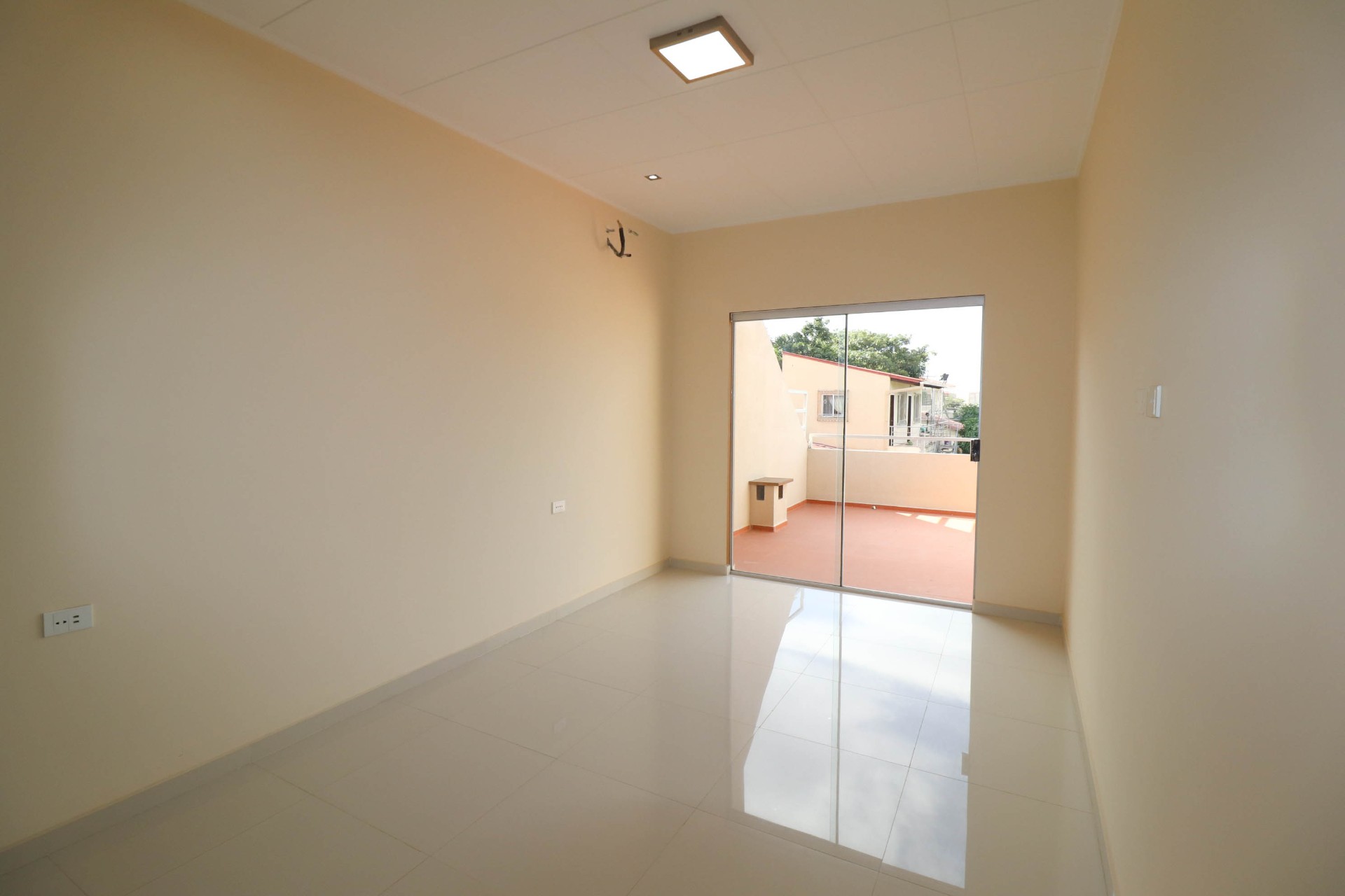 Casa en Entre 7mo y 8vo anillo Sur en Santa Cruz de la Sierra 4 dormitorios 3 baños 2 parqueos Foto 7