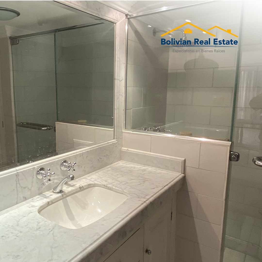 Departamento en VentaDEPARTAMENTO DE 2 DORMITORIOS EN VENTA SOBRE LA AV. ARCE 2 dormitorios 2 baños 1 parqueos Foto 10