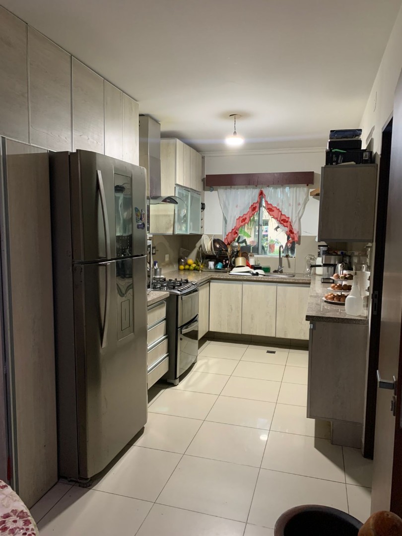 Casa en VentaZONA NORTE POR LA AV. G77 3 dormitorios 3 baños 2 parqueos Foto 4