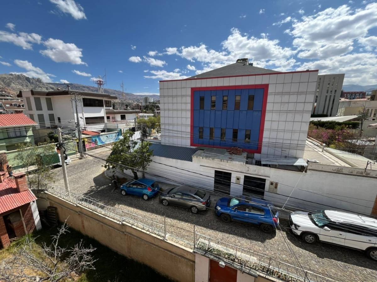 Casa en Calacoto en La Paz 5 dormitorios 5 baños 3 parqueos Foto 7