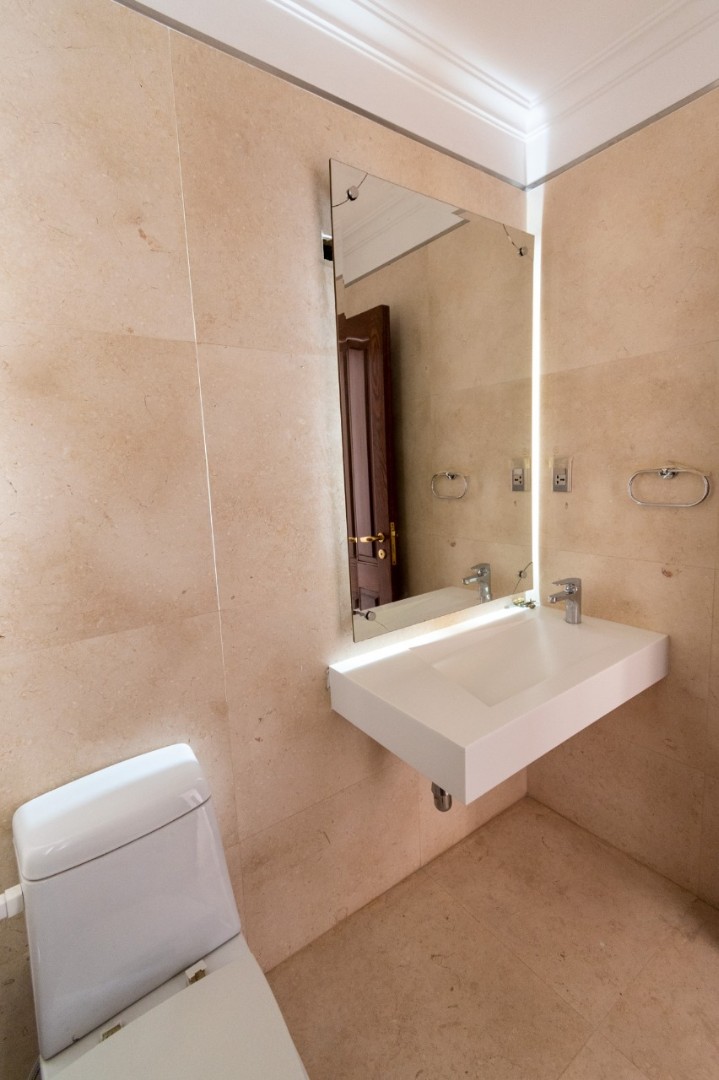 Departamento en VentaCONDOMINIO ARANJUEZ 
En pleno corazón empresarial Av. San Martín esquina calle I Este. 4 dormitorios 3 baños 2 parqueos Foto 13