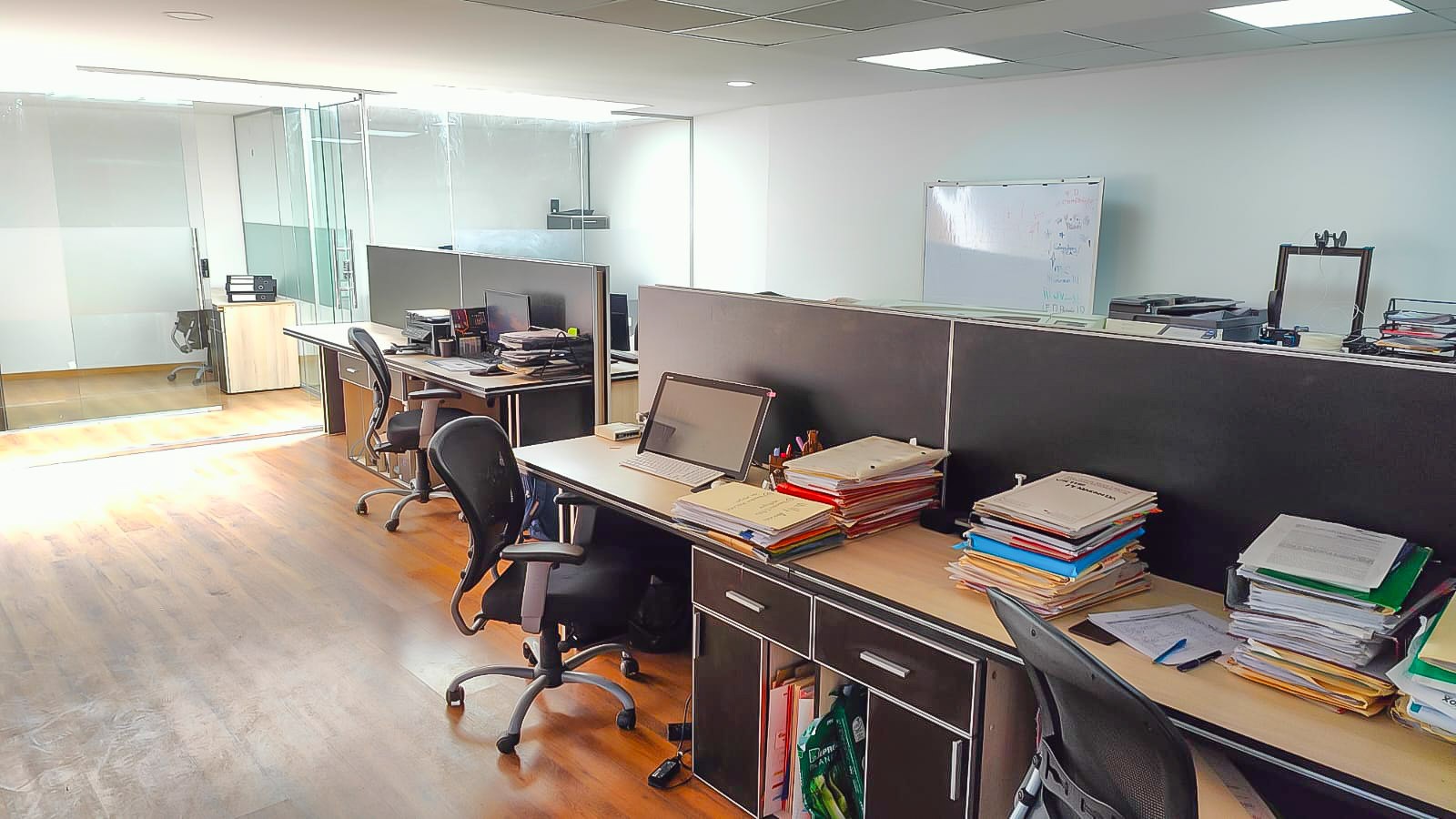 Oficina en Venta<b>OFICINA NUEVA DE 154 M2. EN VENTA EN LA AVENIDA 6 DE AGOSTO</b>  6 dormitorios 2 baños  Foto 2