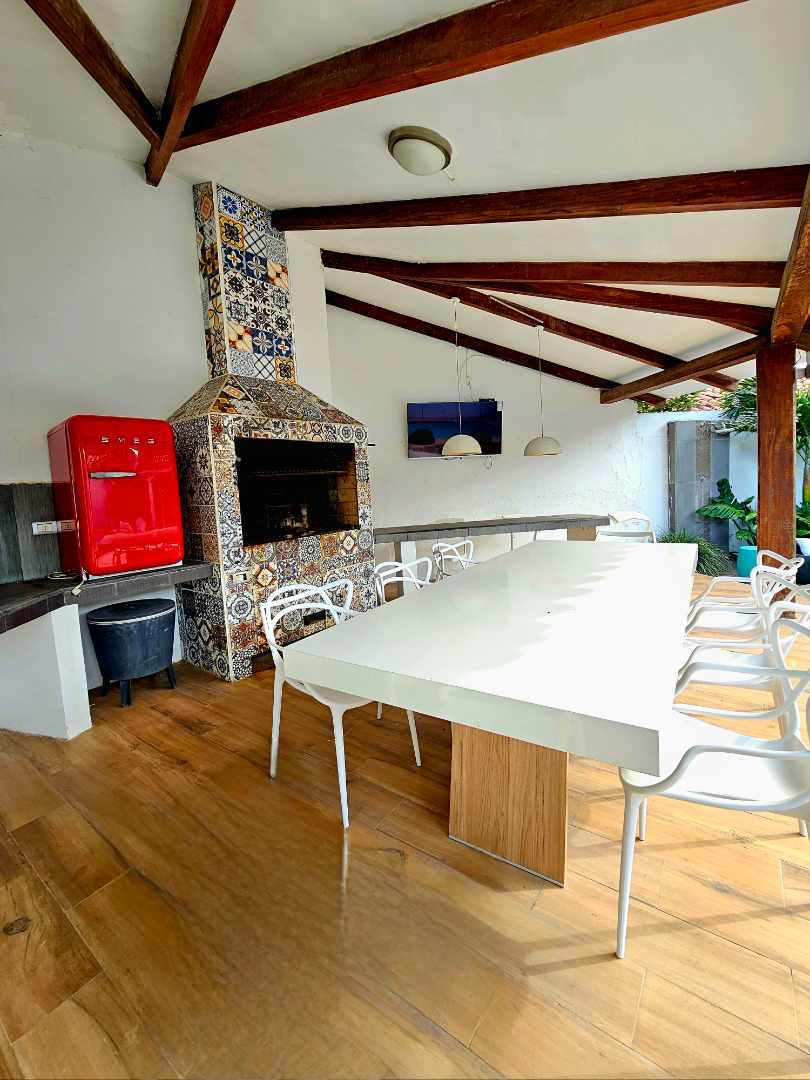 Casa en VentaZona Oeste
3er y 4to Anillo Av. PIRAÍ 
(Barrio Las Palmas) 4 dormitorios 4 baños 2 parqueos Foto 13