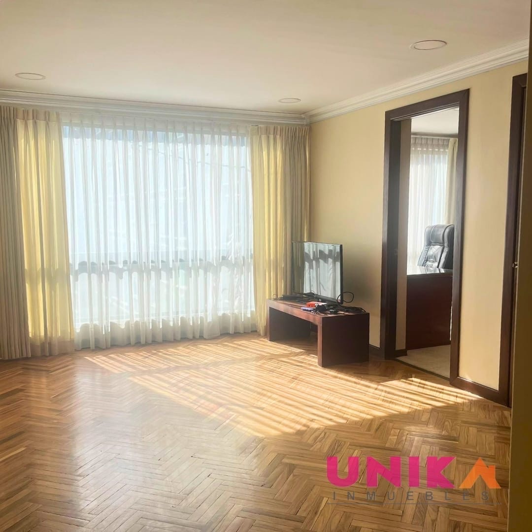 Departamento en AlquilerHermoso Penthouse Duplex Semi Amueblado, con lindas vista , Calacoto  3 dormitorios 4 baños 2 parqueos Foto 21