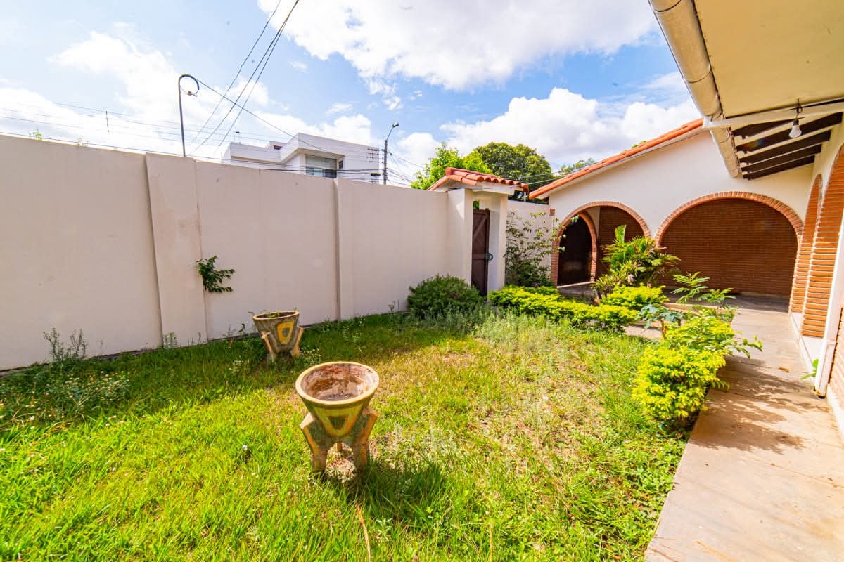 Casa en VentaZONA FERIA BARRIO LINDO Y 2DO ANILLO!! 6 HAB. Foto 3