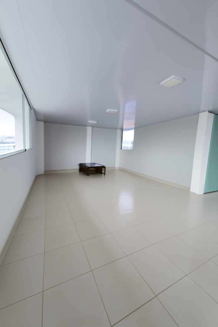 Oficina en Entre 1er y 2do anillo Sur en Santa Cruz de la Sierra 4 dormitorios 2 baños  Foto 6