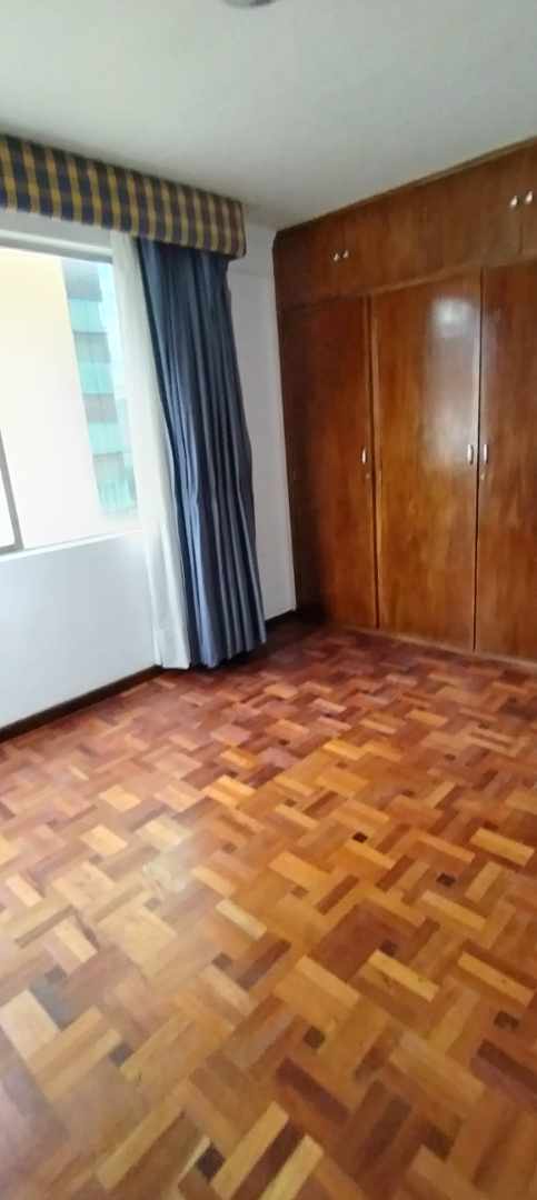 Departamento en AlquilerAV. ARCE  3 dormitorios 4 baños 1 parqueos Foto 3