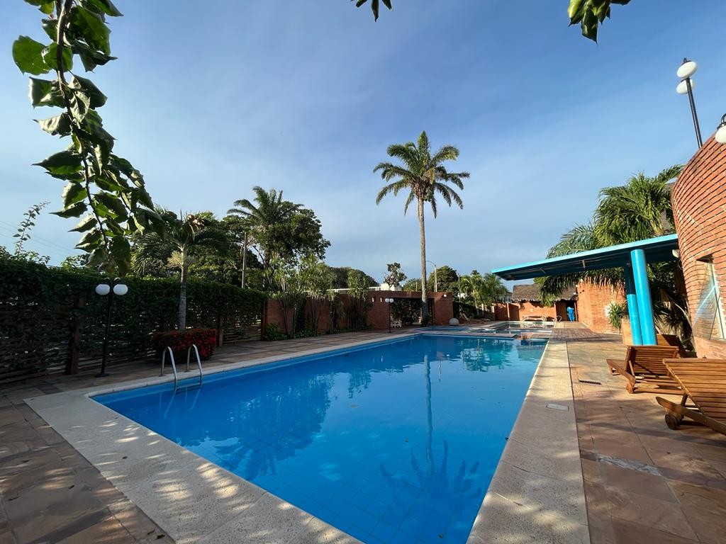 Casa en Entre 4to y 5to anillo Norte en Santa Cruz de la Sierra 5 dormitorios 6 baños 2 parqueos Foto 12