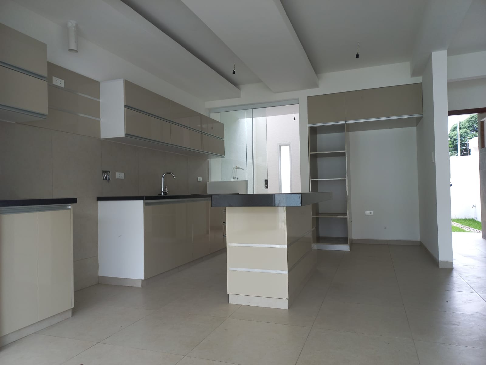 Casa en Entre 8vo y 9no anillo Norte en Santa Cruz de la Sierra 3 dormitorios 7 baños 2 parqueos Foto 22