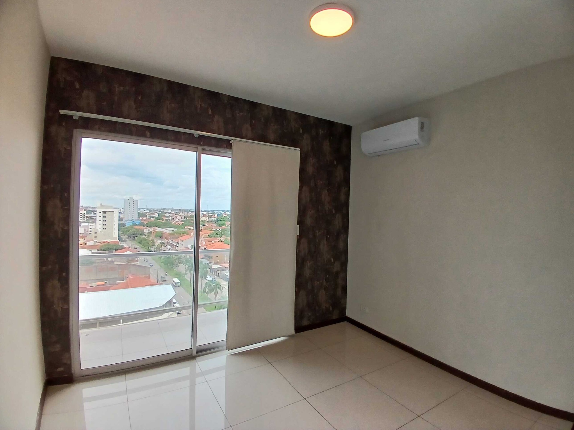 Departamento en AlquilerCOND. CURUPAU SOBRE AV. PARAGUA CASI 2º ANILLO 4 dormitorios 4 baños 1 parqueos Foto 8