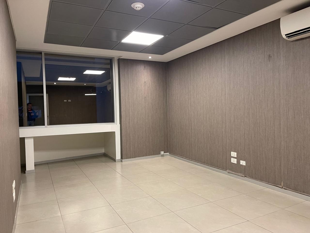 Oficina en Alquiler★¿Está Buscando más Prestigio para su Empresa? ★ Esta oficina en la Torre Dúo, es la solución. Foto 8