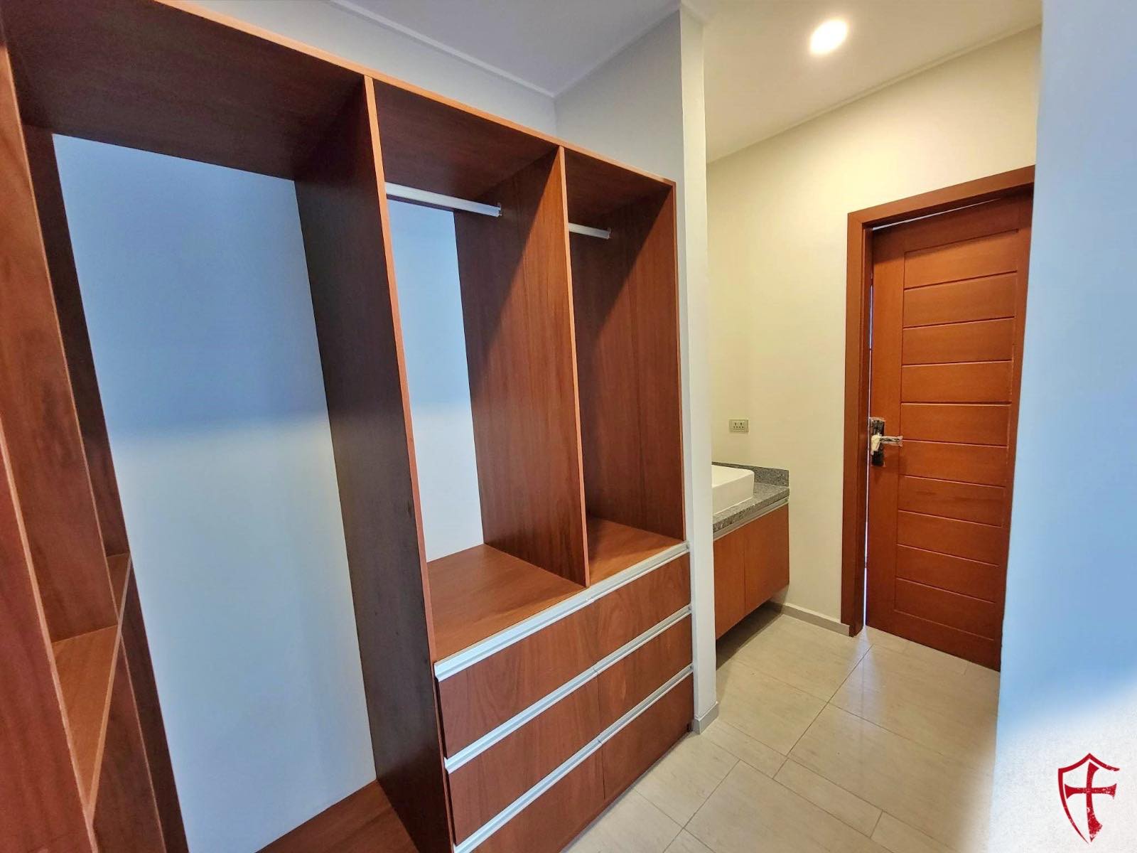 Casa en Urubó en Santa Cruz de la Sierra 5 dormitorios 6 baños 4 parqueos Foto 11