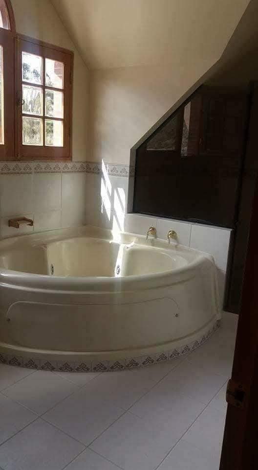 Casa en Mallasilla en La Paz 4 dormitorios 4 baños 3 parqueos Foto 3