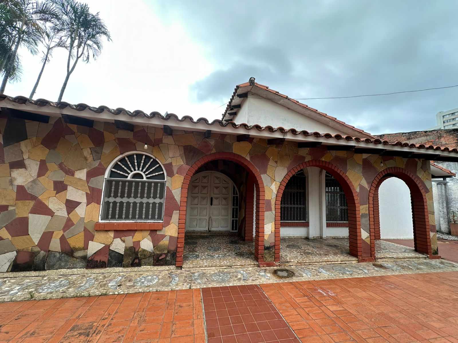 Casa en Entre 2do y 3er anillo Norte en Santa Cruz de la Sierra 4 dormitorios 4 baños 3 parqueos Foto 2