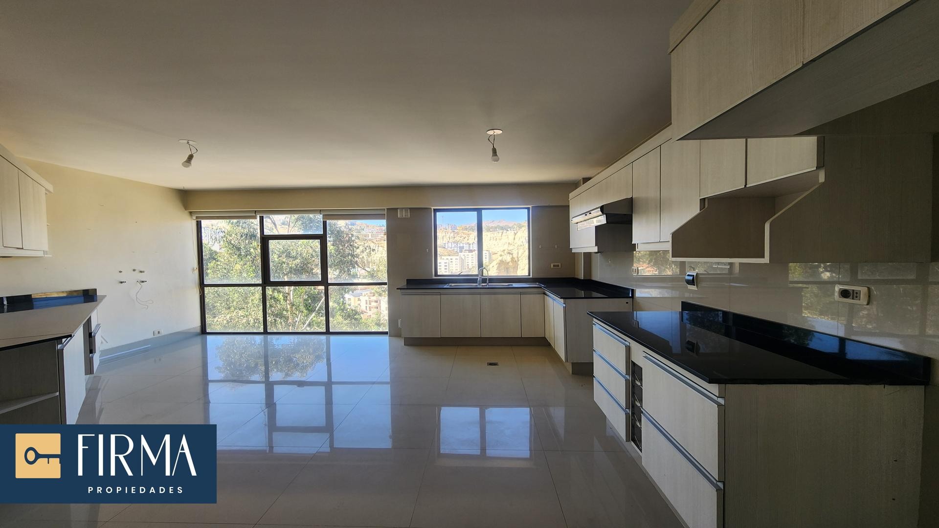 Departamento en Achumani en La Paz 4 dormitorios 5 baños 2 parqueos Foto 4