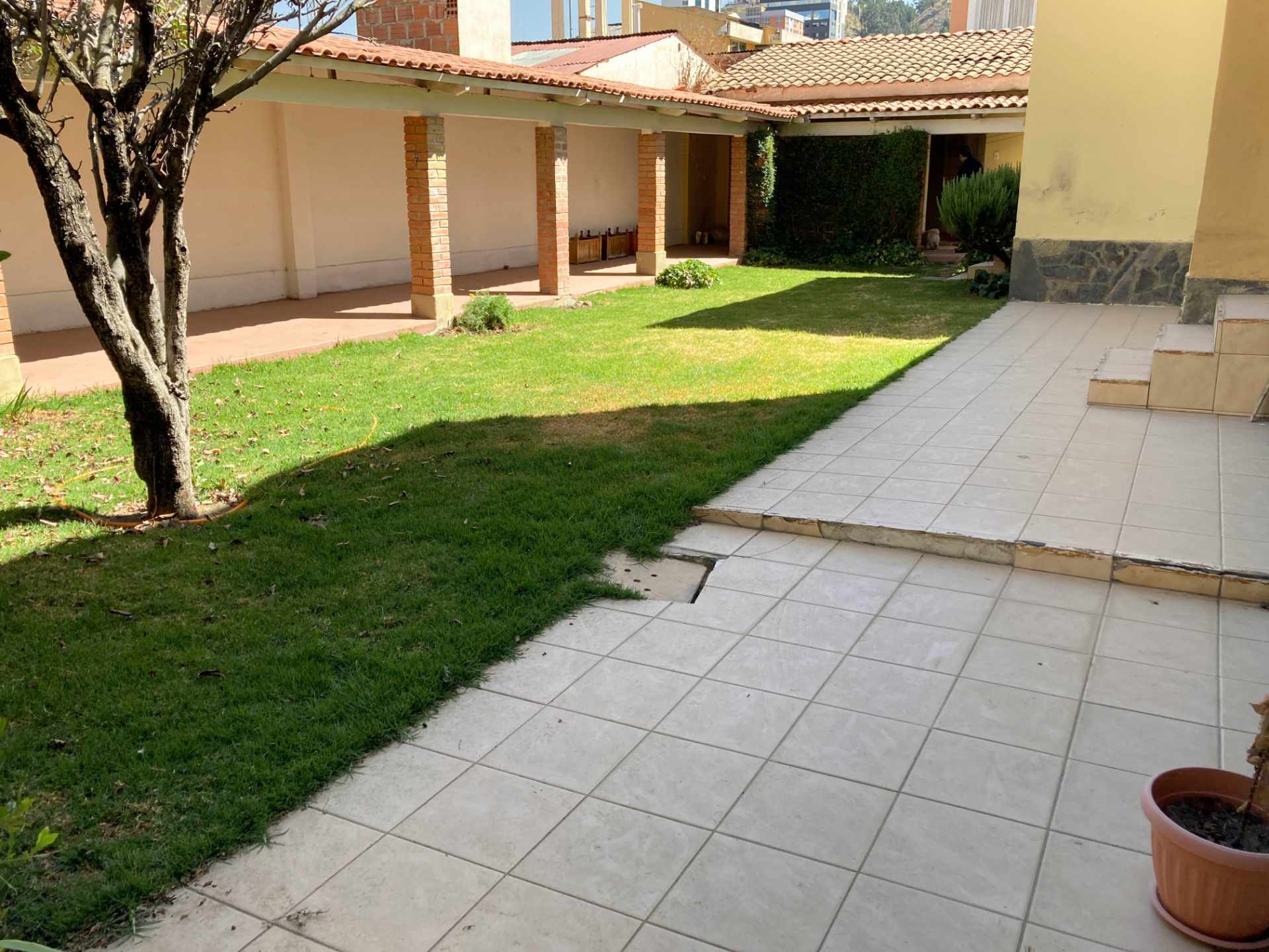 Casa en Calacoto en La Paz 4 dormitorios 3 baños 4 parqueos Foto 10