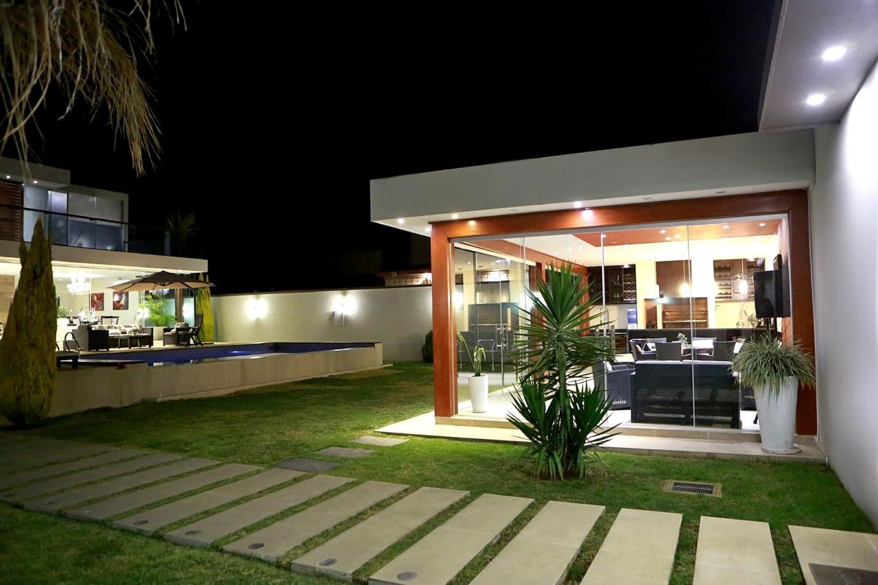 Casa en VentaTarija, excelente residencia en venta  4 dormitorios 5 baños 3 parqueos Foto 7