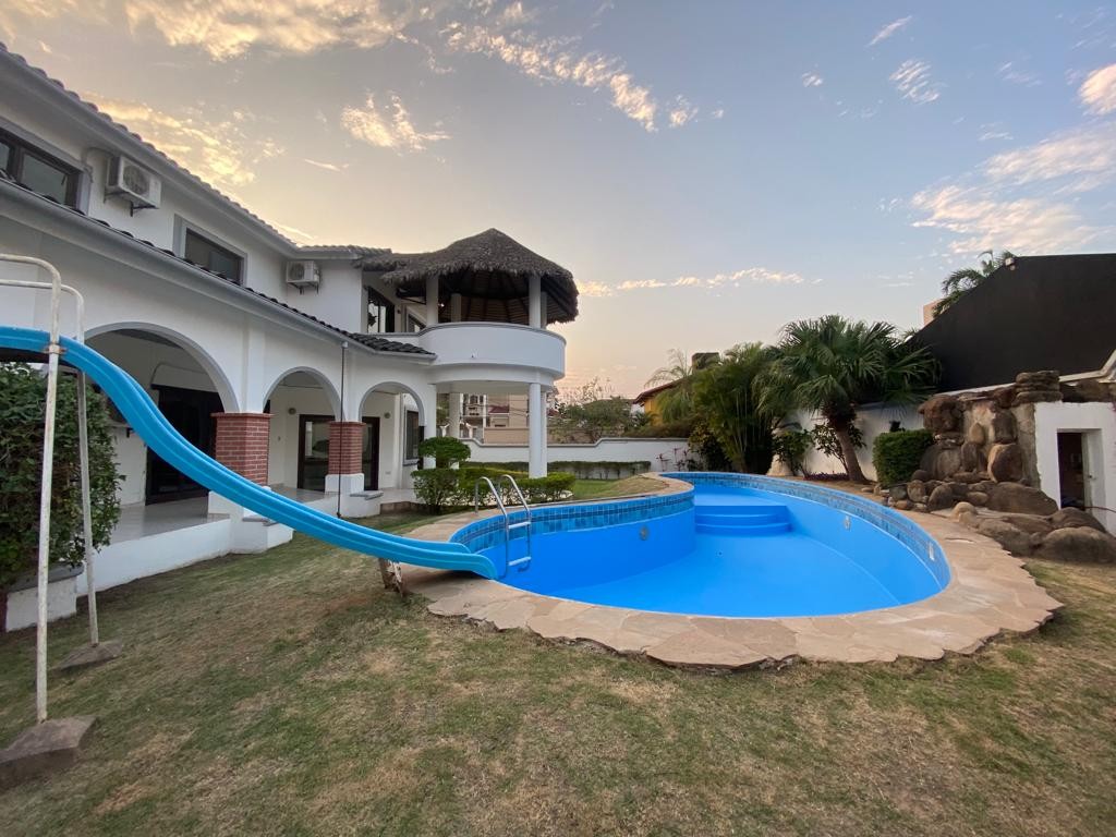 En Alquiler a $us 1,800 Foto 2