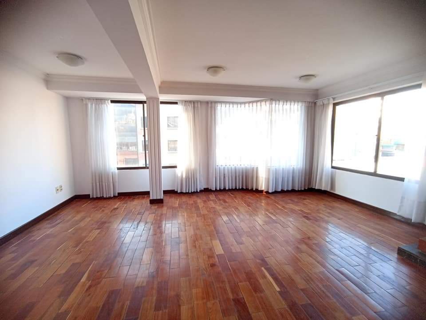 Departamento en Cota Cota en La Paz 3 dormitorios 4 baños 1 parqueos Foto 8