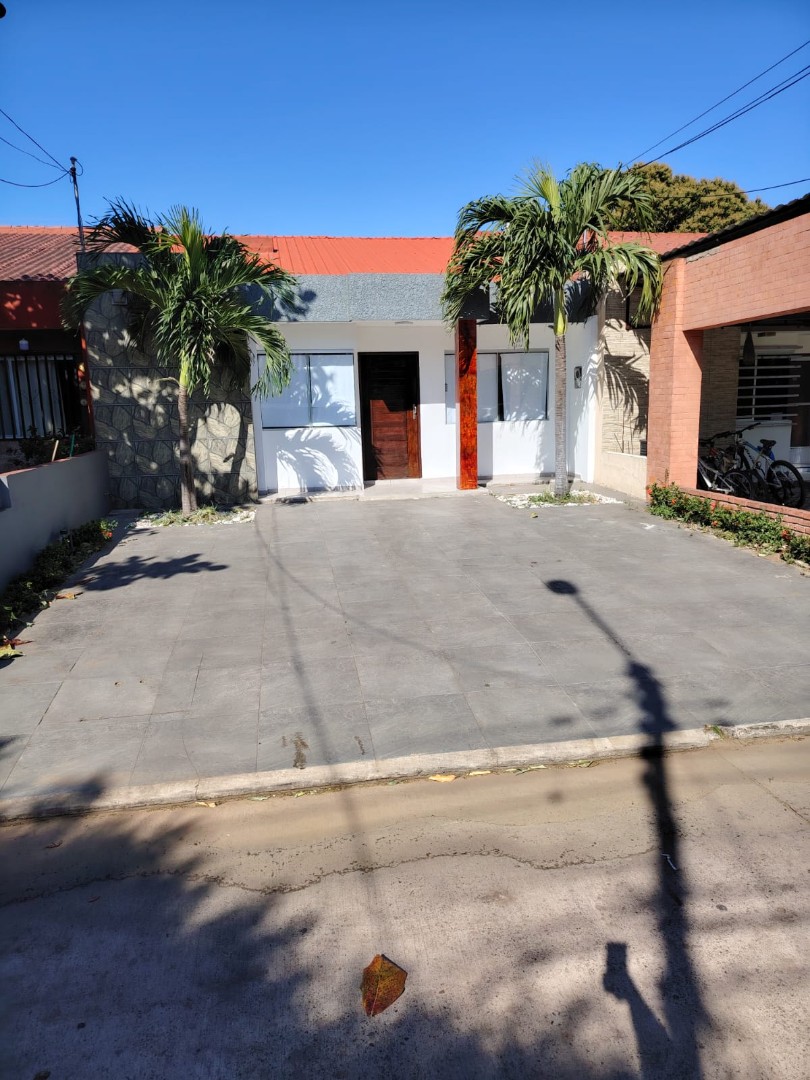 Casa en Entre 7mo y 8vo anillo Norte en Santa Cruz de la Sierra 3 dormitorios 3 baños 2 parqueos Foto 3