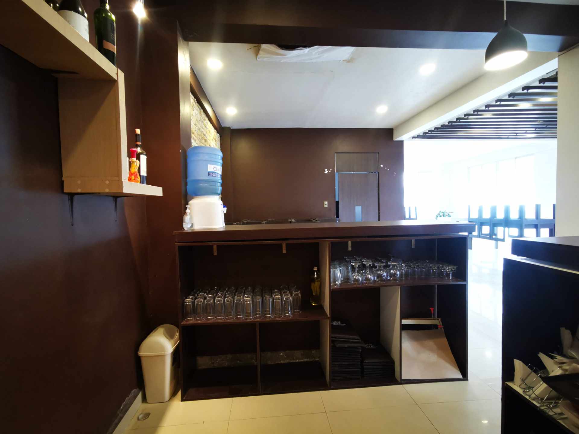 Local comercial en AnticréticoCalle Las Vertientes - a 30 metros de la Av. Chiquicollo  2 baños  Foto 9