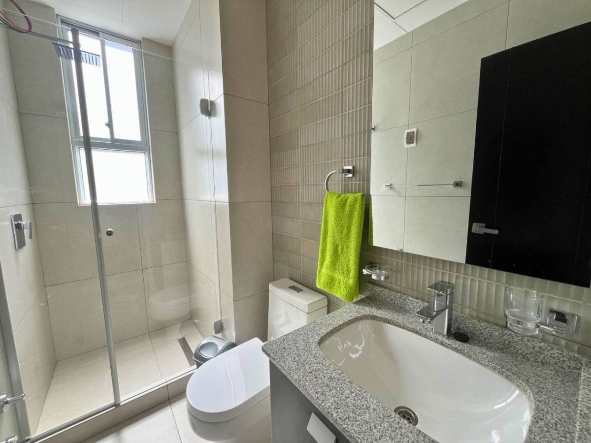 Departamento en Obrajes en La Paz 2 dormitorios 3 baños  Foto 13