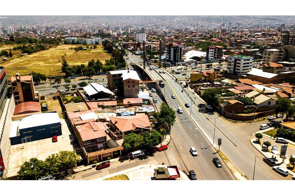 Casa en Venta2104 Avenida Melchor Perez de Olguin - Av. Melchor Perez esq. Acre - Oeste - Cochabamba Foto 2