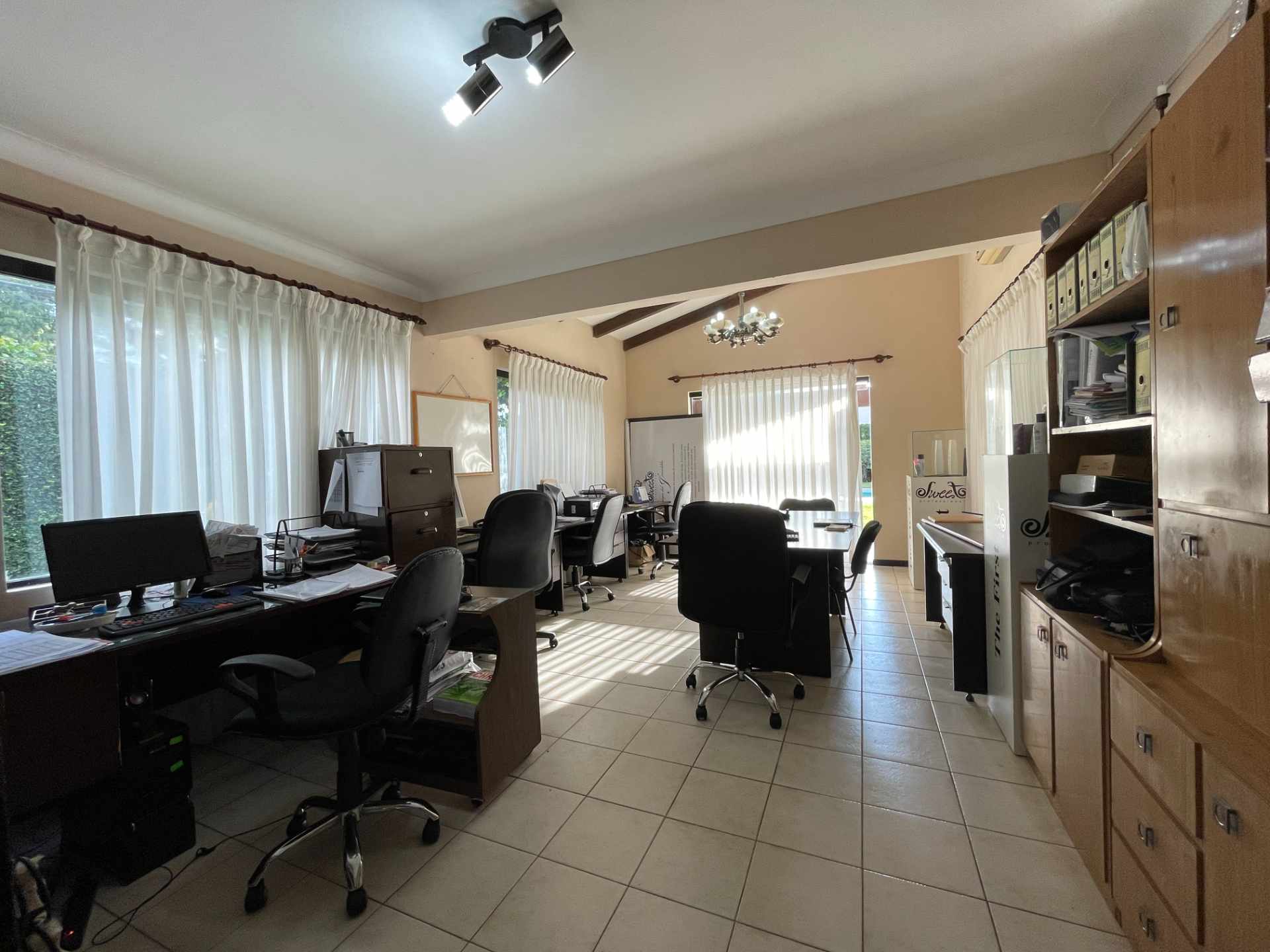 Casa en Entre 4to y 5to anillo Oeste en Santa Cruz de la Sierra 3 dormitorios 6 baños 4 parqueos Foto 13