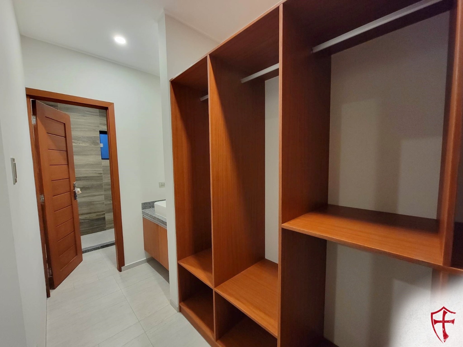 Casa en Urubó en Santa Cruz de la Sierra 5 dormitorios 6 baños 4 parqueos Foto 8