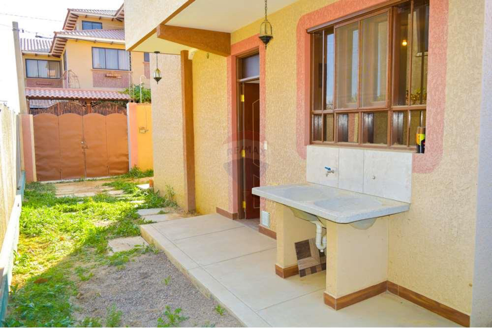 Casa en VentaCASA EN VENTA A SOLO 729.800Bs 3 dormitorios 2 baños 2 parqueos Foto 4