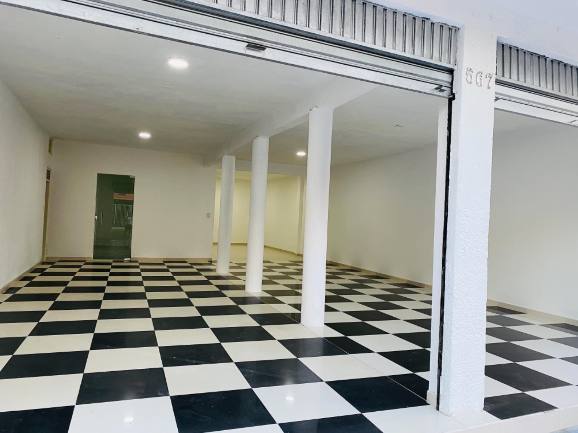 Local comercial en AlquilerAv. Busch #567 entre 1er y 2do anillo zona Cre  2 baños  Foto 10