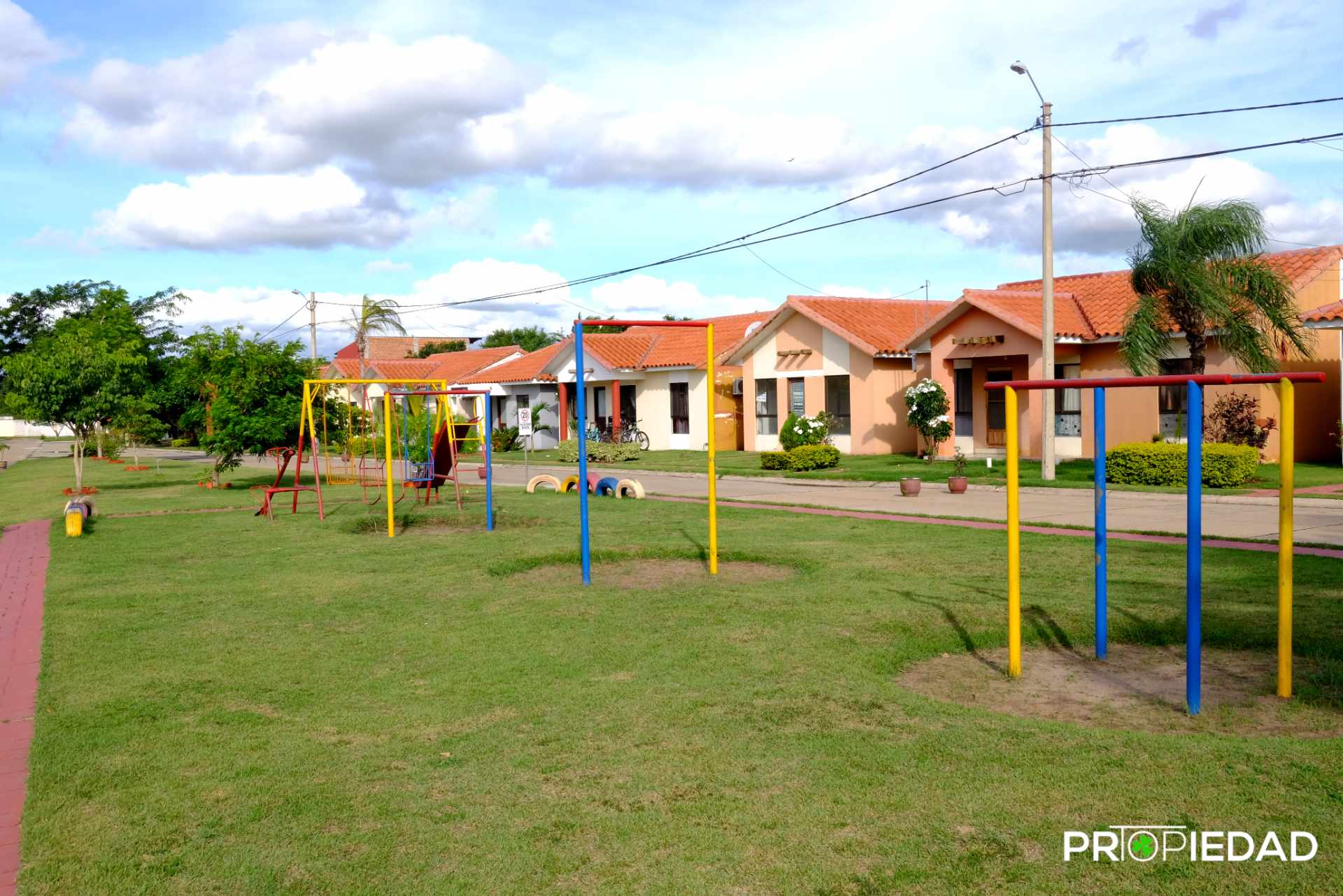 Casa Condominio Patujú – Jardines de Pentaguazú, bloque C – Satélite Norte. Foto 5