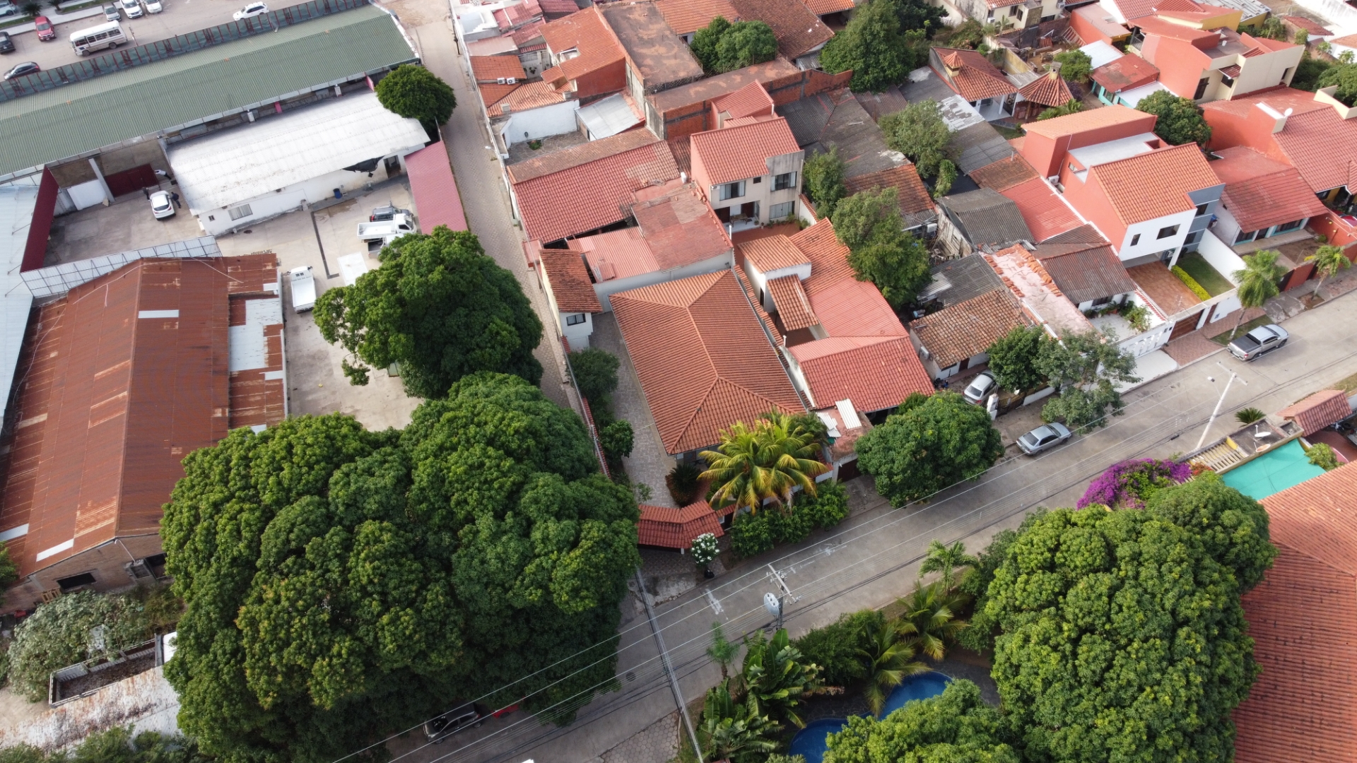 Casa AV. BENI UNA CUADRA ANTES DEL 3ER ANILLO INTERNO Foto 4