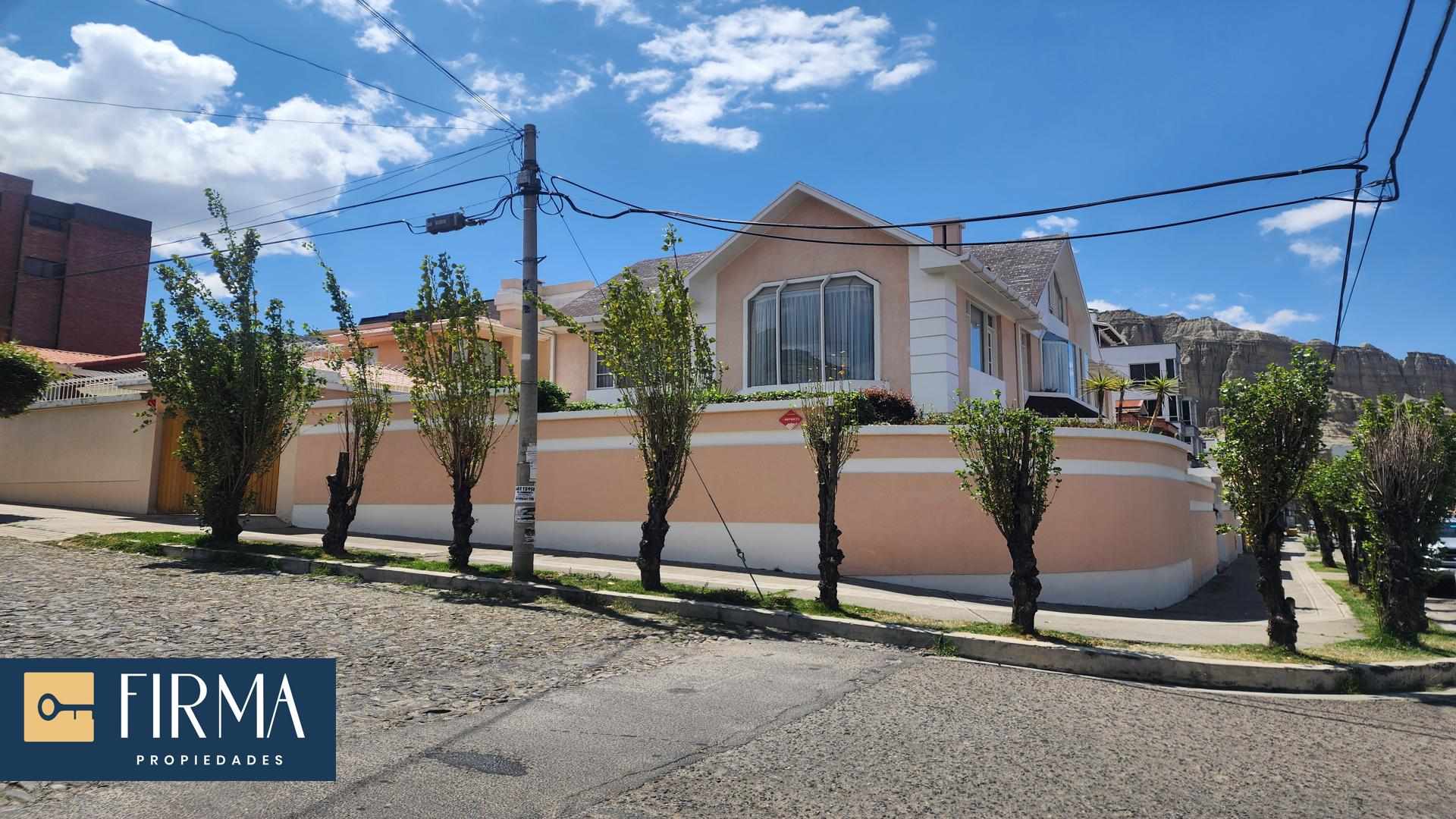 Casa en AlquilerCASA EN ALQUILER AMOBLADA EN ACHUMANI BAJO 4 dormitorios 5 baños 2 parqueos Foto 1