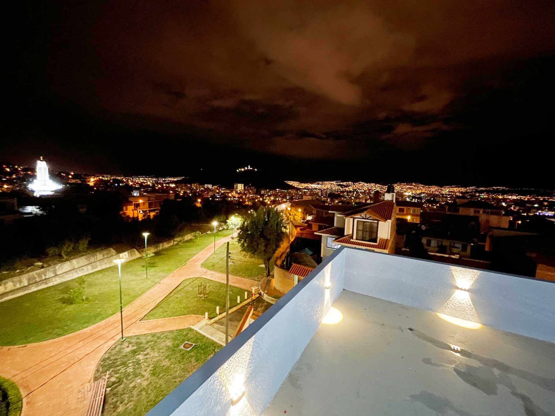 Casa Calle Begonia entre Av. Pando y Trinitaria Foto 58