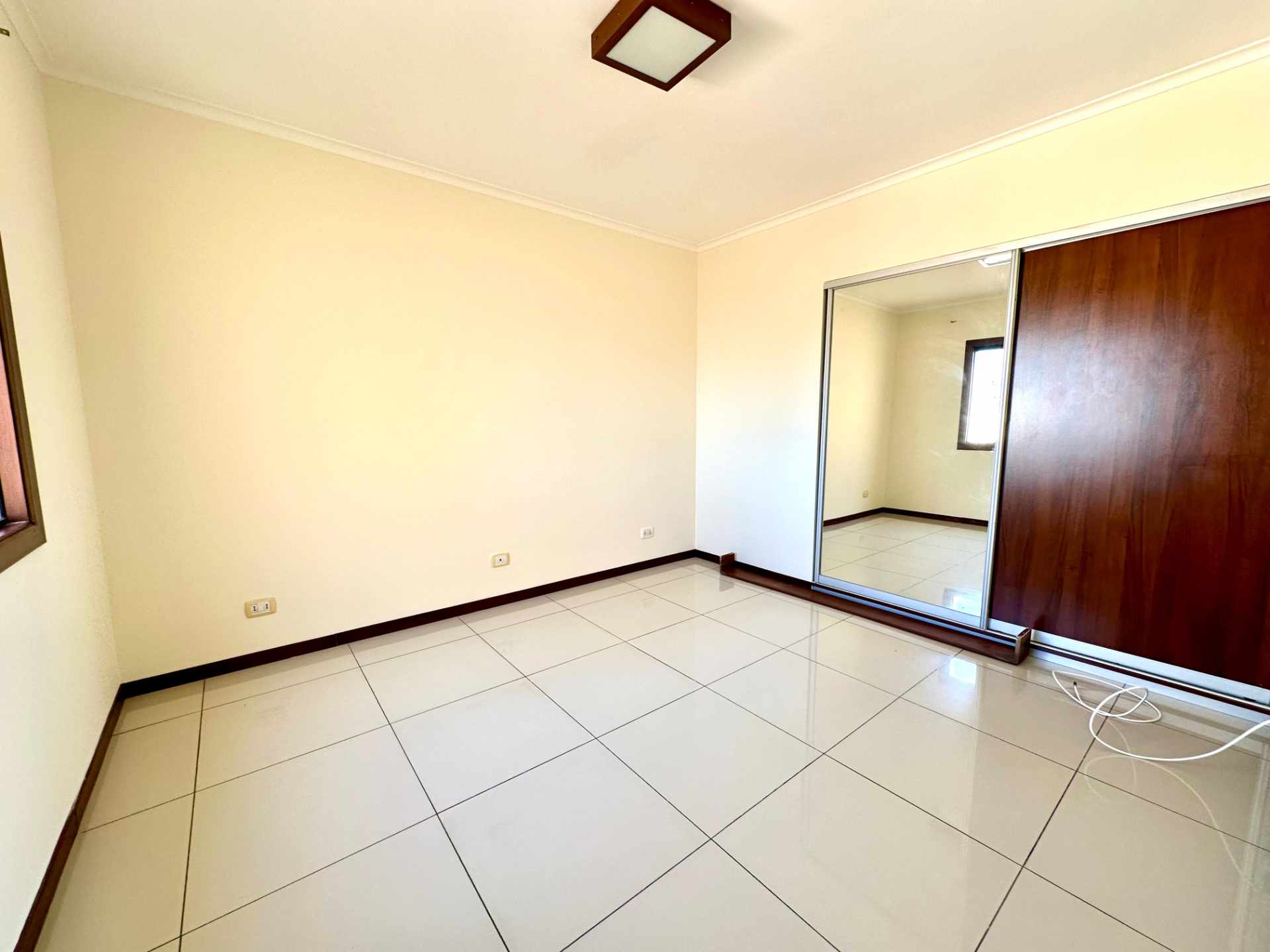 Casa en VentaURB. LA HACIENDA III CASA EN VENTA  3 dormitorios 3 baños 4 parqueos Foto 3
