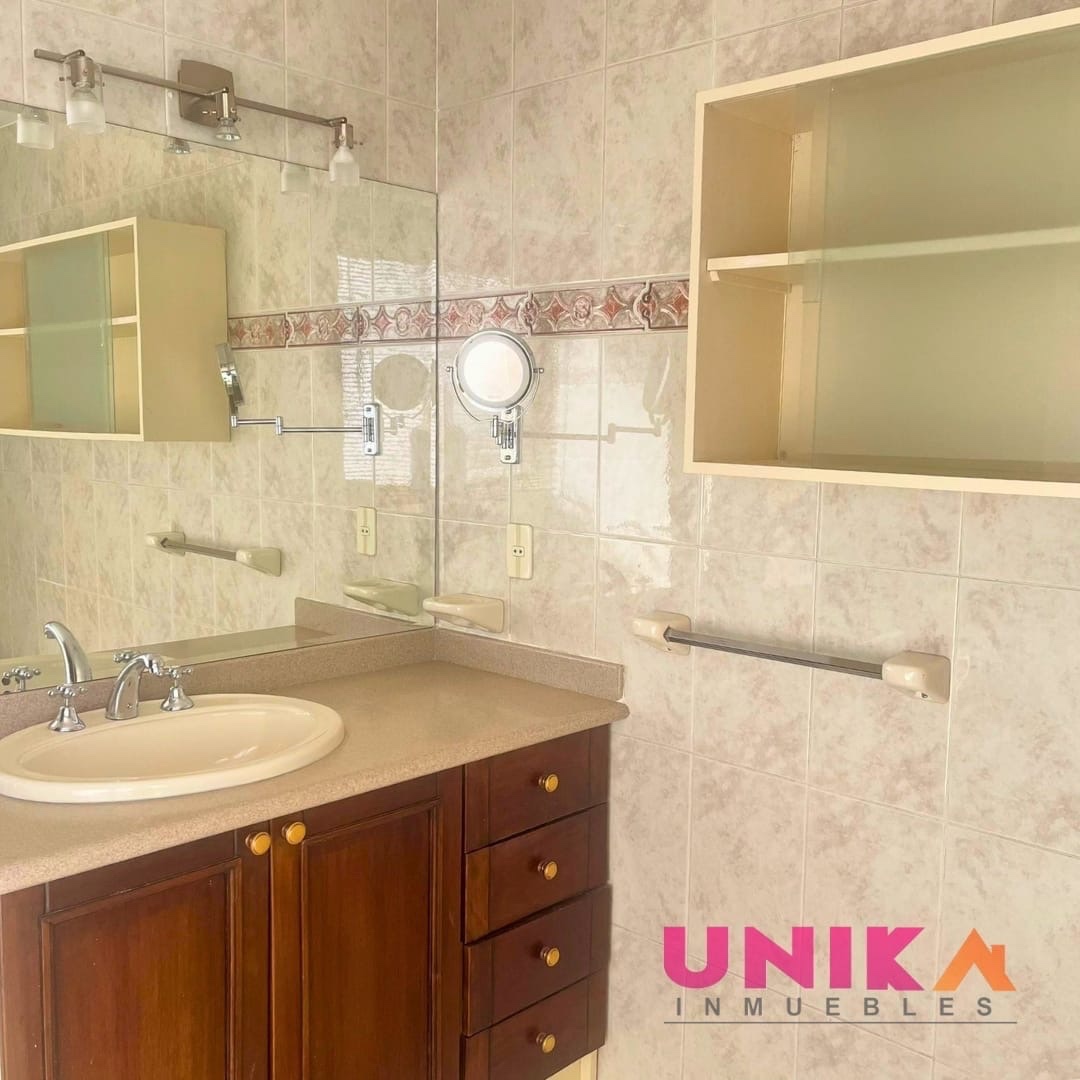 Departamento en AlquilerHermoso Penthouse Duplex Semi Amueblado, con lindas vista , Calacoto  3 dormitorios 4 baños 2 parqueos Foto 25