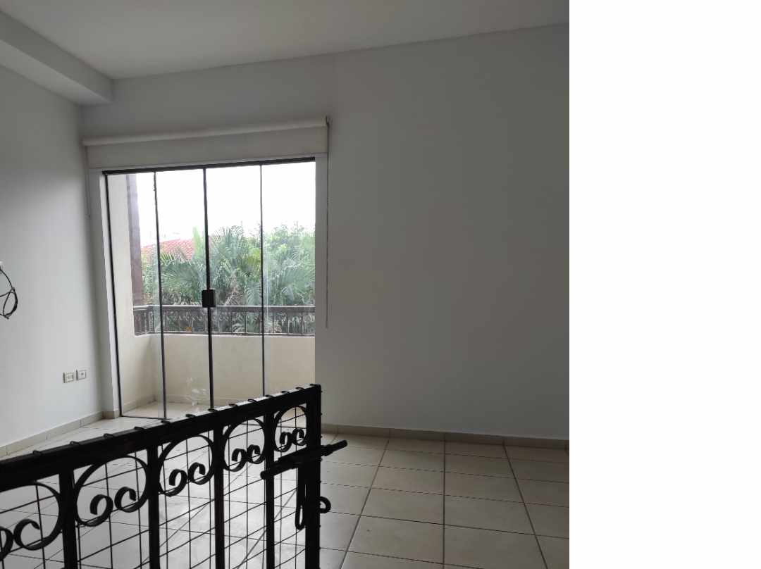 Casa en Entre 2do y 3er anillo Norte en Santa Cruz de la Sierra 3 dormitorios 3 baños 2 parqueos Foto 7