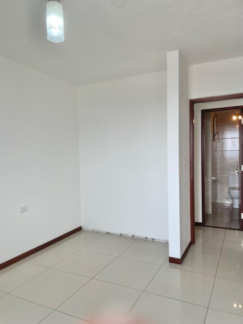 Departamento en Entre 2do y 3er anillo Norte en Santa Cruz de la Sierra 2 dormitorios 2 baños 1 parqueos Foto 14